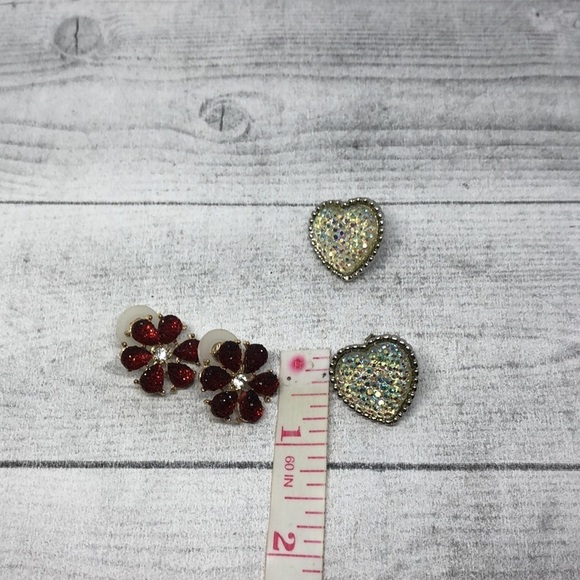 VINTAGE glittering romantic style earrings bundle lot of 2 flower and heart - Picture 3 of 3